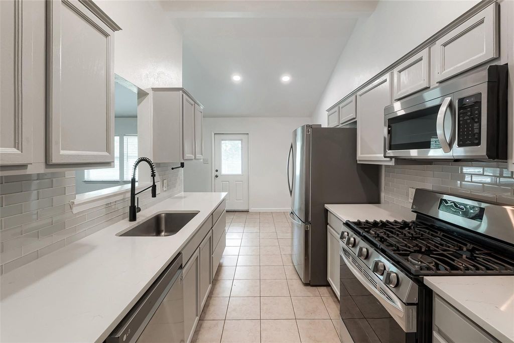 8505 Mayview DR, Austin, TX 78724