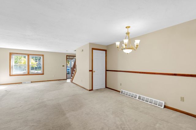 19 Washington Green 19, Walpole, MA 02032
