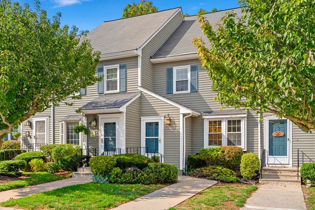 19 Washington Green 19, Walpole, MA 02032
