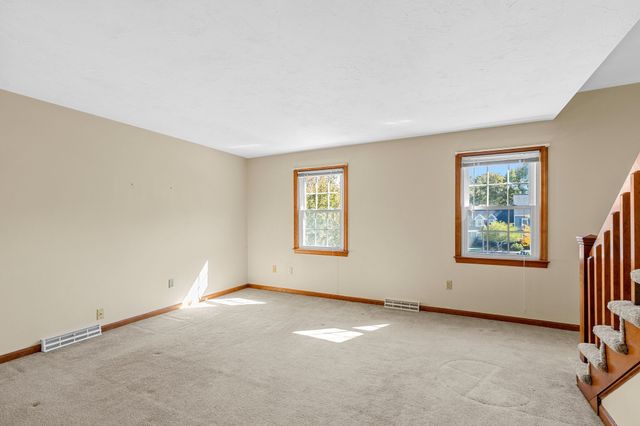 19 Washington Green 19, Walpole, MA 02032