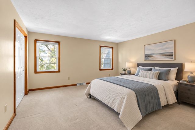 19 Washington Green 19, Walpole, MA 02032