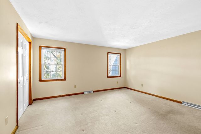 19 Washington Green 19, Walpole, MA 02032