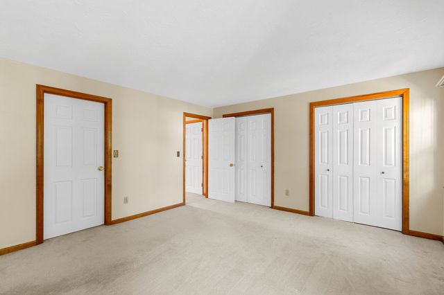 19 Washington Green 19, Walpole, MA 02032