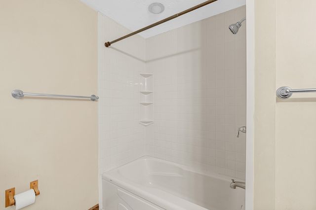 19 Washington Green 19, Walpole, MA 02032