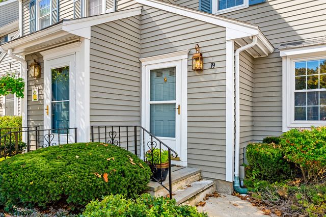19 Washington Green 19, Walpole, MA 02032