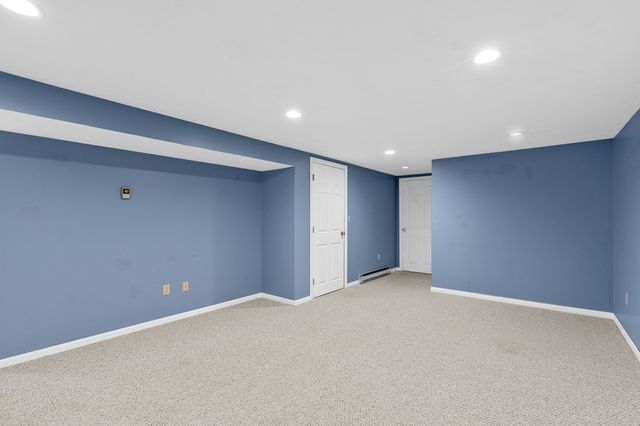 19 Washington Green 19, Walpole, MA 02032