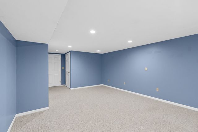 19 Washington Green 19, Walpole, MA 02032