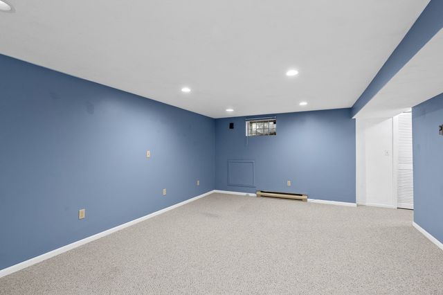 19 Washington Green 19, Walpole, MA 02032