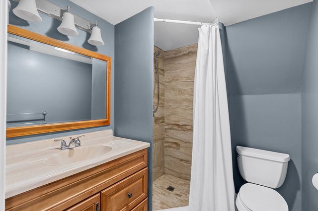 19 Washington Green 19, Walpole, MA 02032