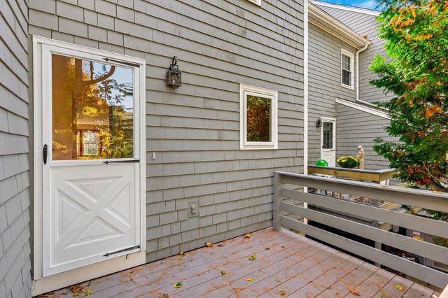 19 Washington Green 19, Walpole, MA 02032