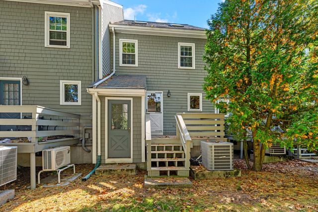 19 Washington Green 19, Walpole, MA 02032