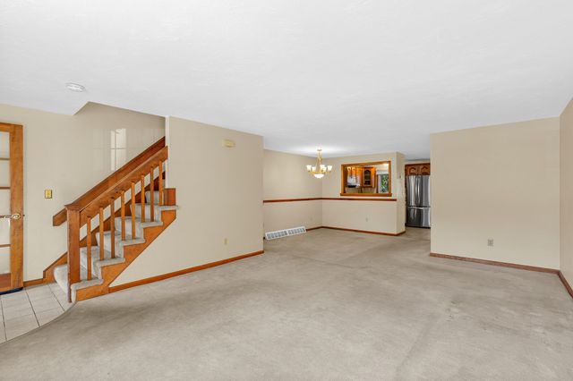 19 Washington Green 19, Walpole, MA 02032