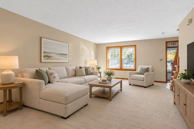 19 Washington Green 19, Walpole, MA 02032