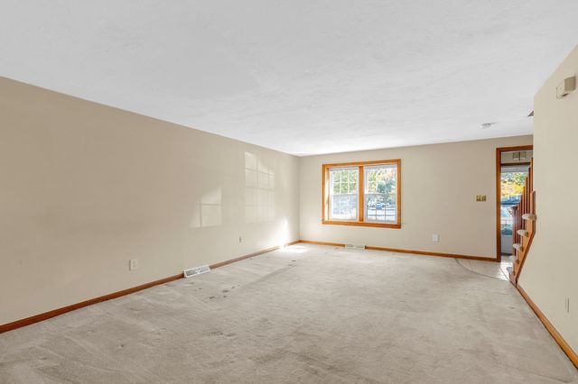 19 Washington Green 19, Walpole, MA 02032