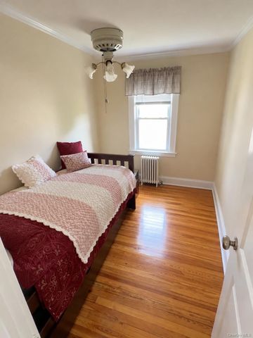 1041 Barnes Street, Franklin Square, NY 11010