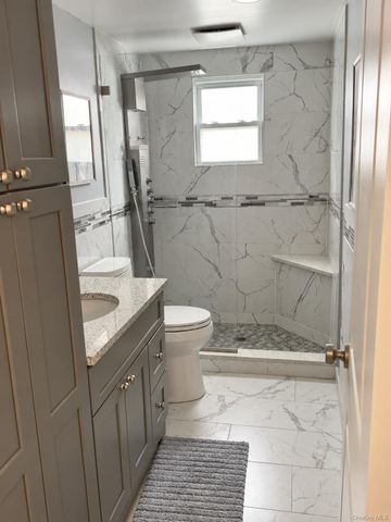 1041 Barnes Street, Franklin Square, NY 11010