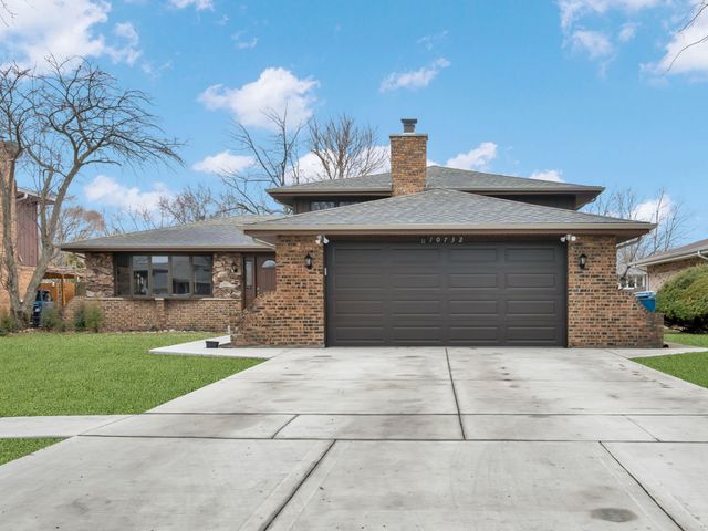 10732 S Meadow Lane, Palos Hills, IL 60465