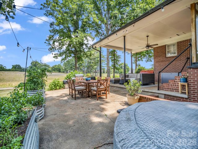 201 Lincoln Road, Forest City, NC 28043