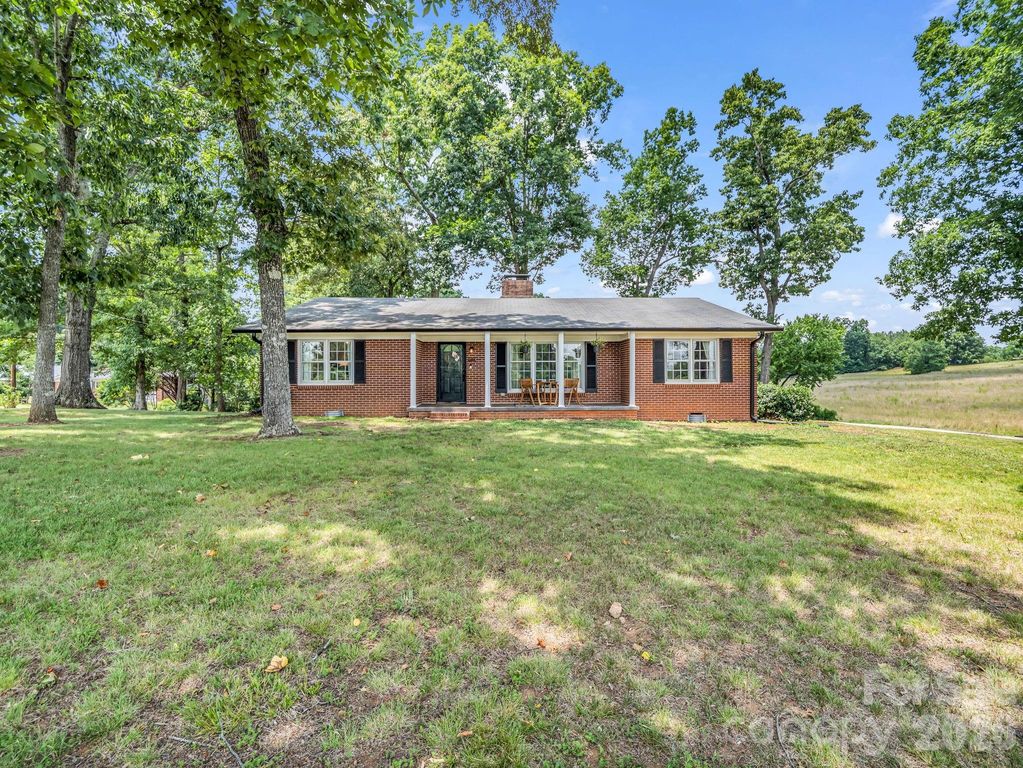 201 Lincoln Road, Forest City, NC 28043