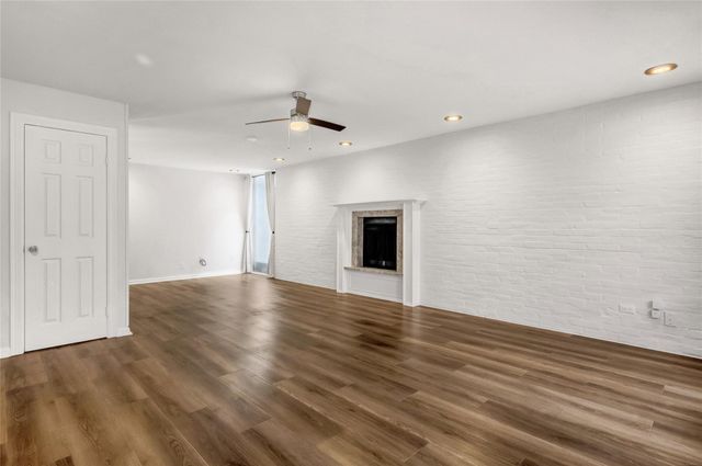 7 Briar Dale Court C, Houston, TX 77027