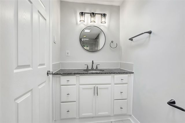 7 Briar Dale Court C, Houston, TX 77027