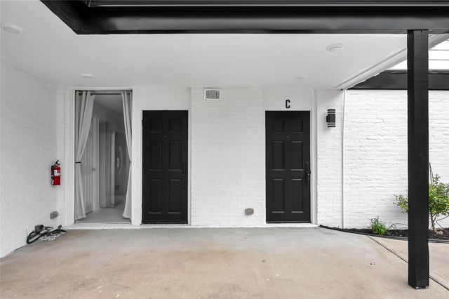 7 Briar Dale Court C, Houston, TX 77027