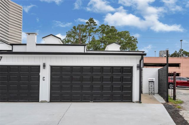 7 Briar Dale Court C, Houston, TX 77027