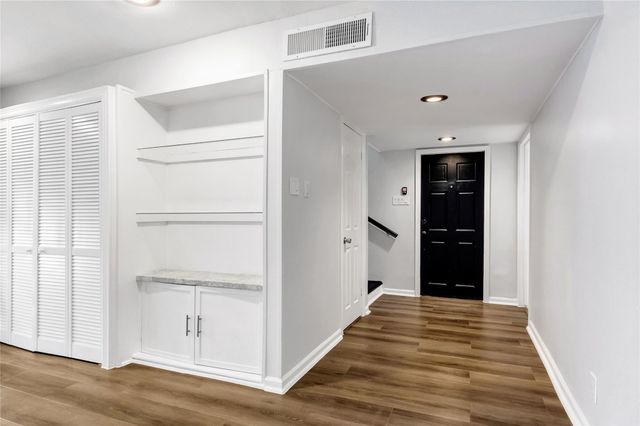 7 Briar Dale Court C, Houston, TX 77027