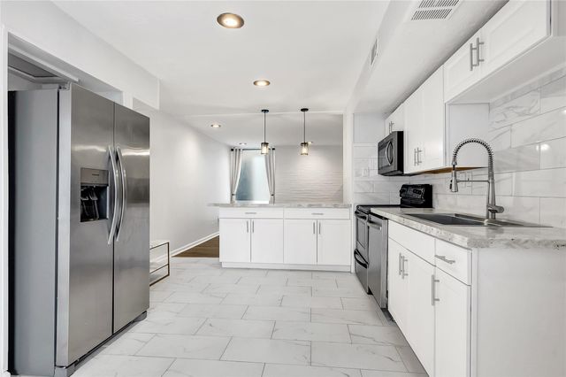 7 Briar Dale Court C, Houston, TX 77027