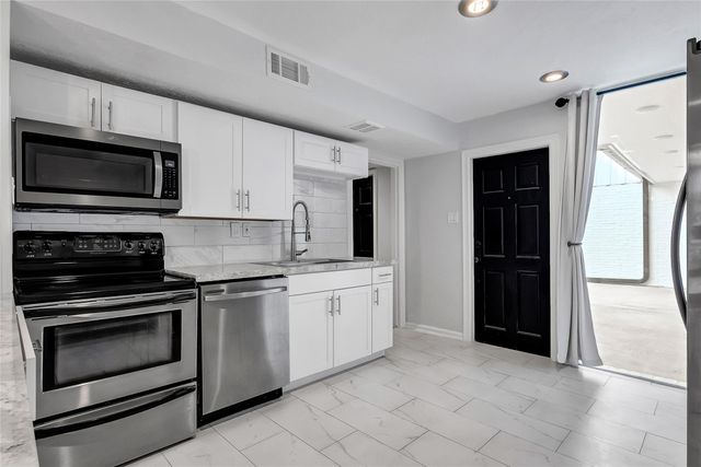 7 Briar Dale Court C, Houston, TX 77027