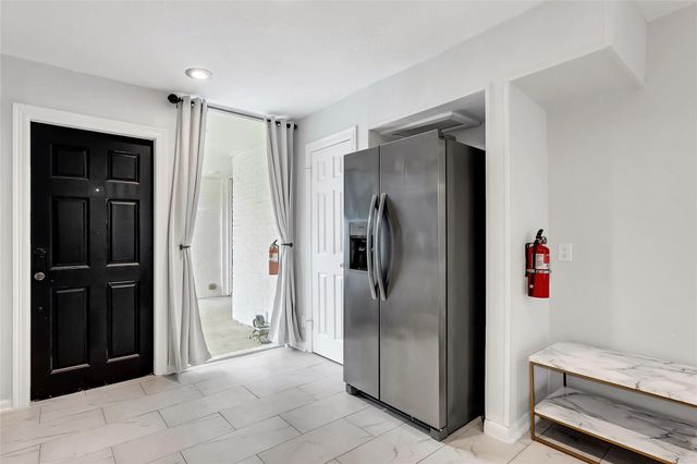 7 Briar Dale Court C, Houston, TX 77027