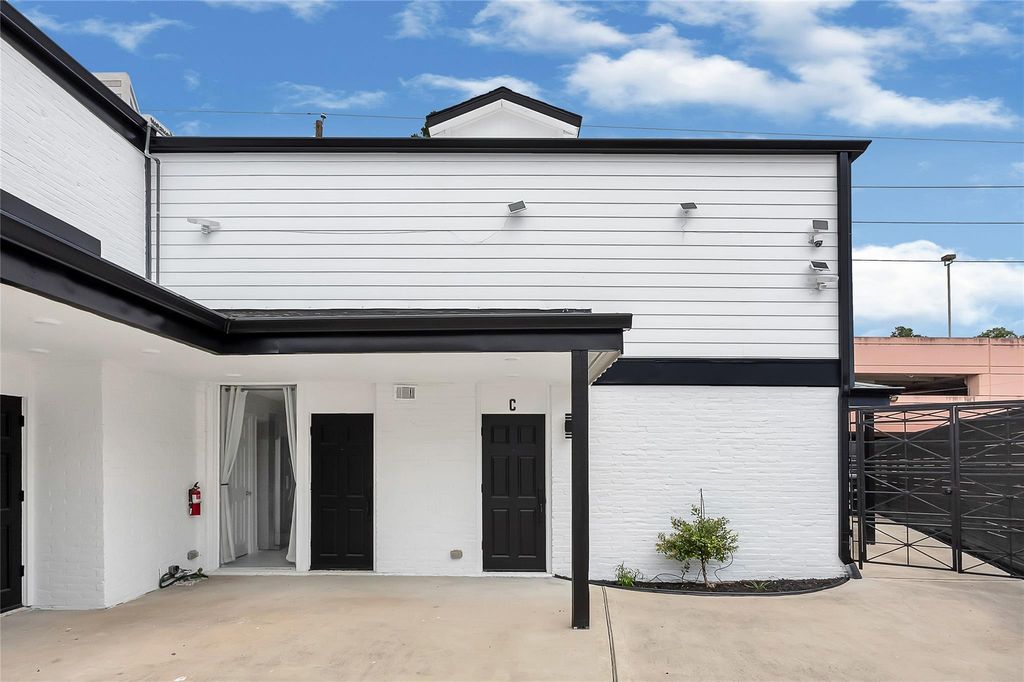 7 Briar Dale Court C, Houston, TX 77027