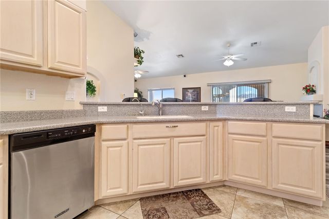 5611 S Desert Lakes Drive, Fort Mohave, AZ 86426