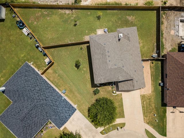 222 Chesterfield Circle, Waxahachie, TX 75165