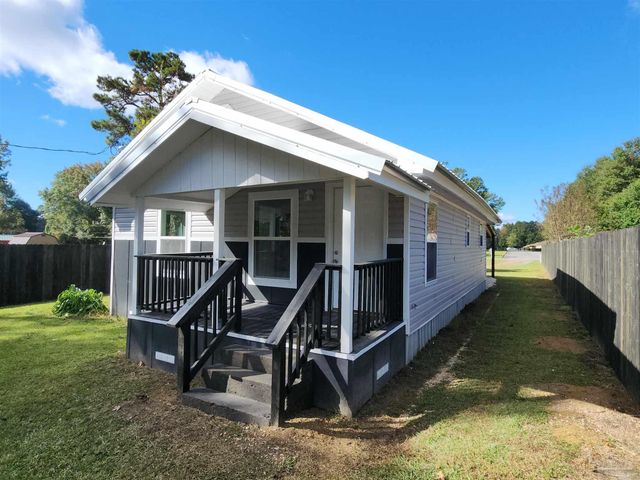 213 Wilson Ave, Atmore, AL 36502