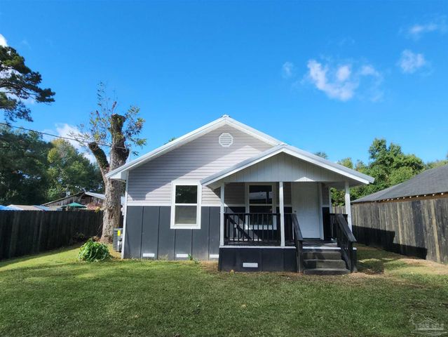 213 Wilson Ave, Atmore, AL 36502