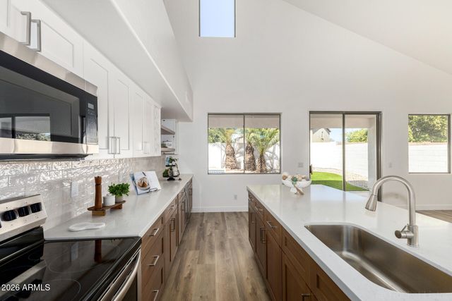 16054 W HEARN Road, Surprise, AZ 85379