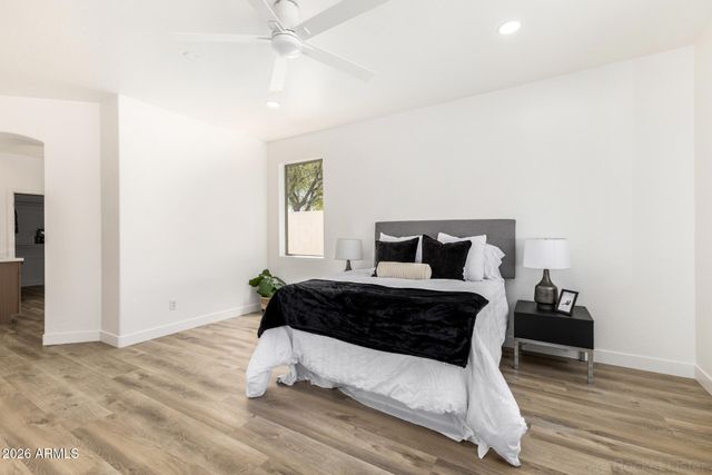 16054 W HEARN Road, Surprise, AZ 85379