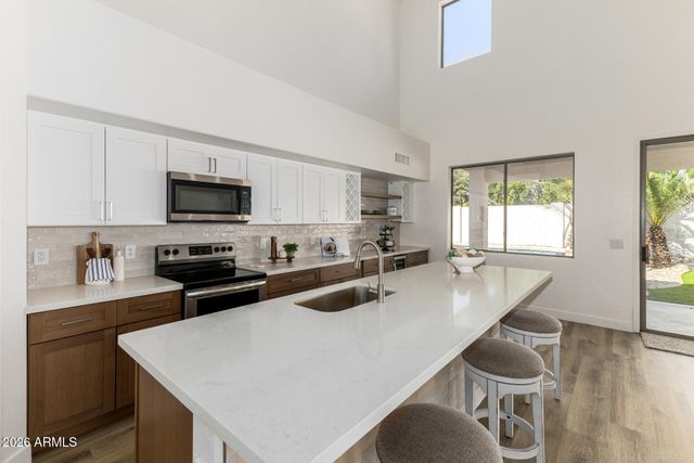 16054 W HEARN Road, Surprise, AZ 85379