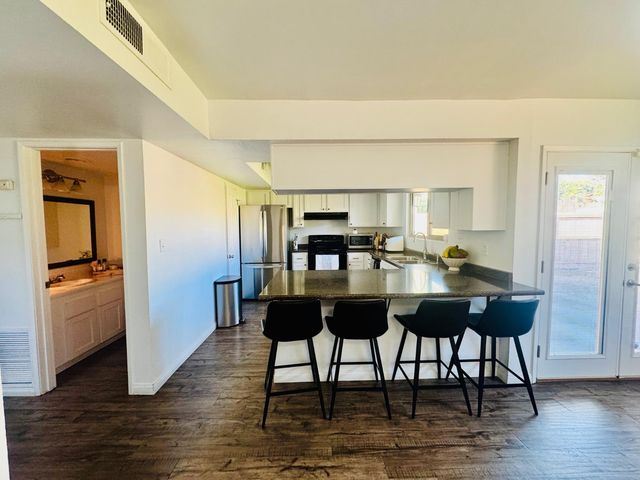 5308 Eastridge Court, Bakersfield, CA 93306