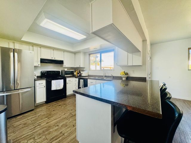 5308 Eastridge Court, Bakersfield, CA 93306