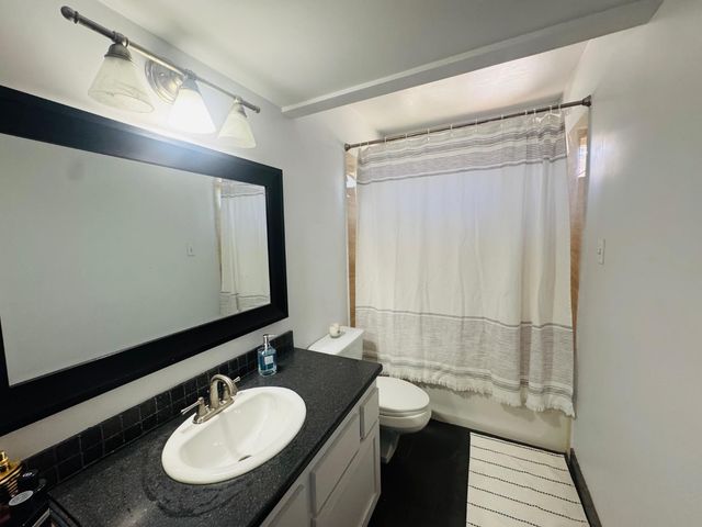 5308 Eastridge Court, Bakersfield, CA 93306