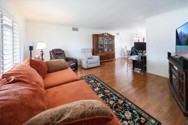 451 Olympia, Hemet, CA 92543