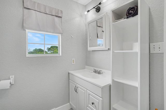 9406 Avenue E, Liverpool, TX 77577