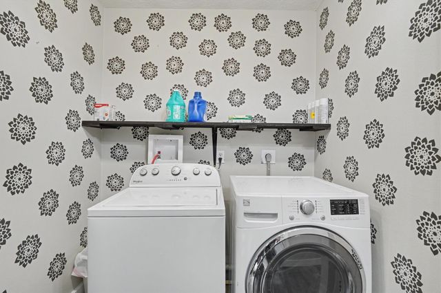 9406 Avenue E, Liverpool, TX 77577