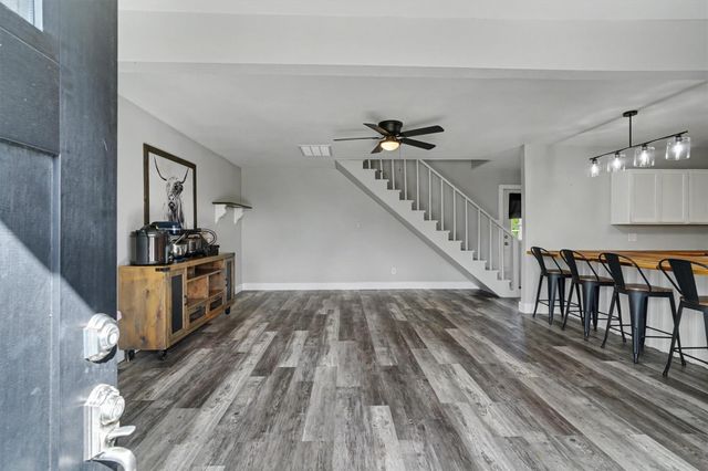 9406 Avenue E, Liverpool, TX 77577