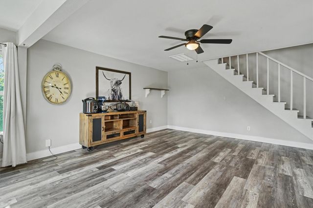 9406 Avenue E, Liverpool, TX 77577