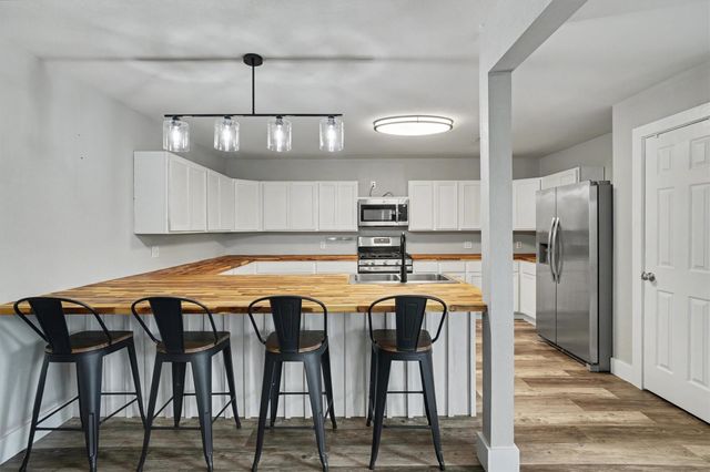 9406 Avenue E, Liverpool, TX 77577