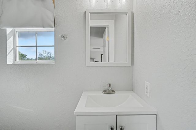 9406 Avenue E, Liverpool, TX 77577