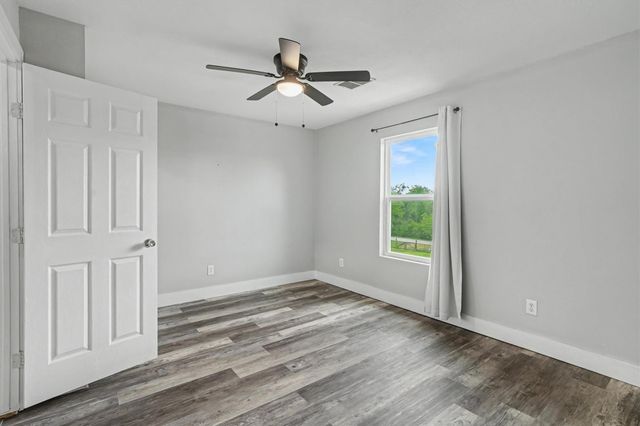 9406 Avenue E, Liverpool, TX 77577